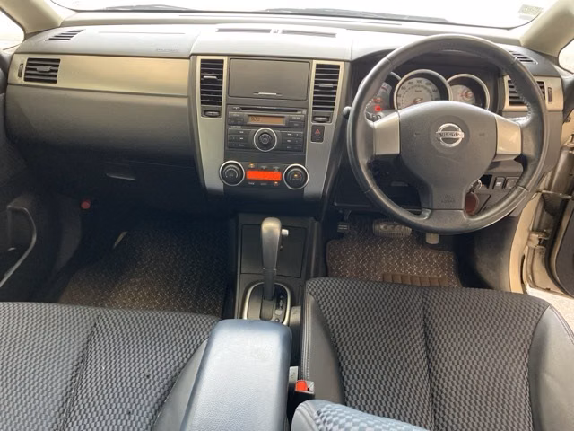 NISSAN TIIDA
