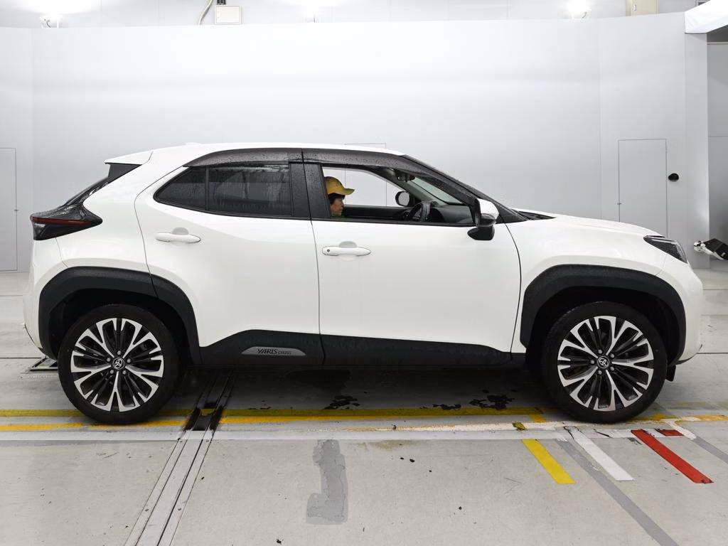 TOYOTA YARIS CROSS