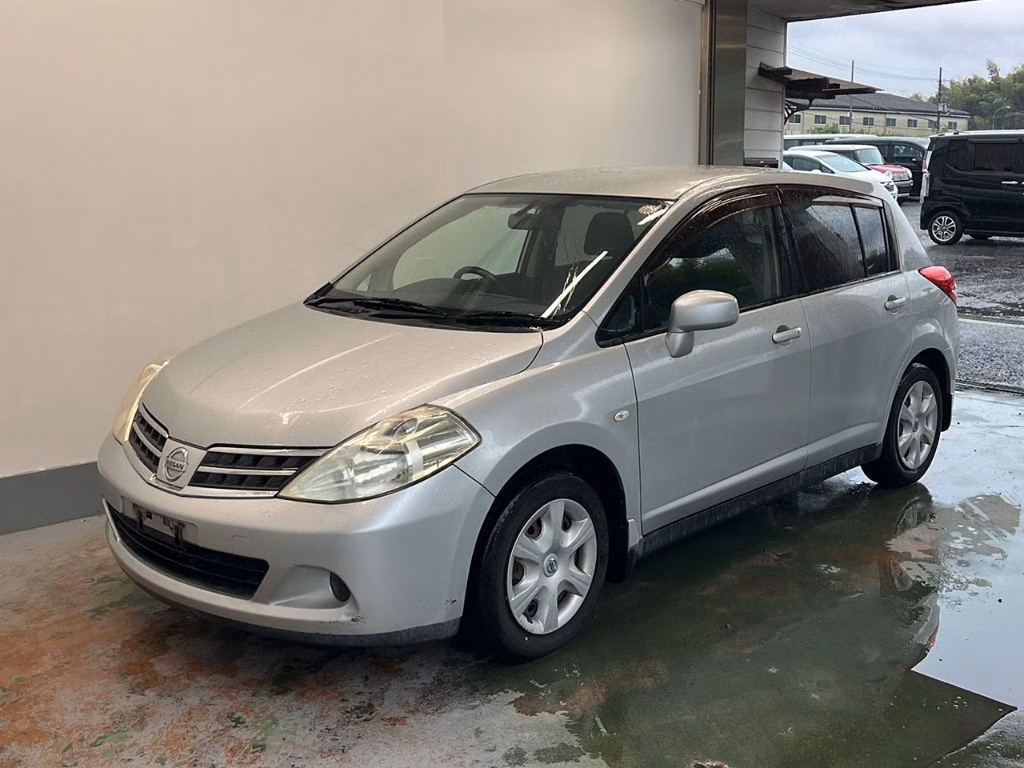 NISSAN TIIDA