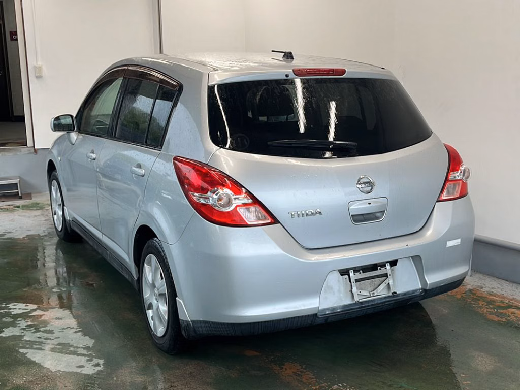 NISSAN TIIDA