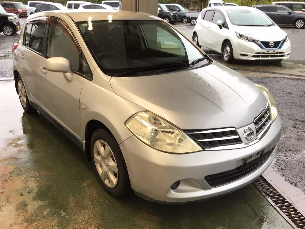 NISSAN TIIDA