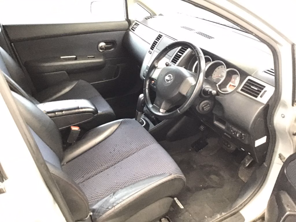 NISSAN TIIDA