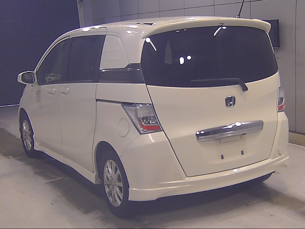 HONDA FREED SPIKE