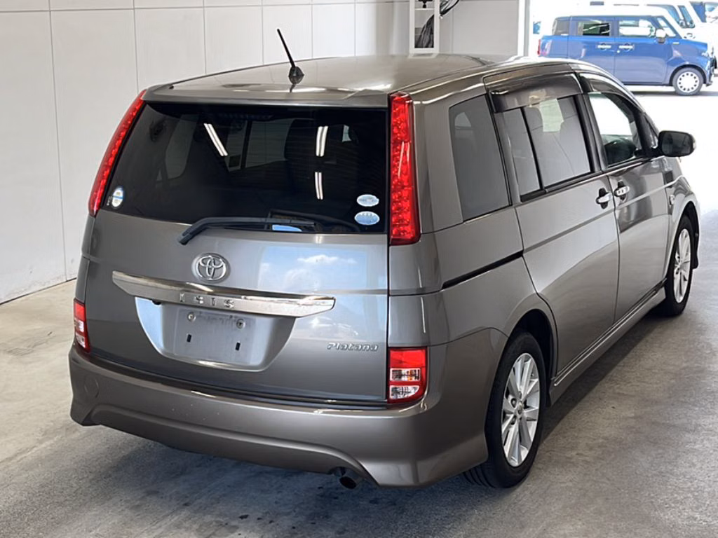 TOYOTA ISIS