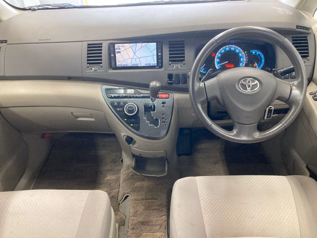 TOYOTA ISIS