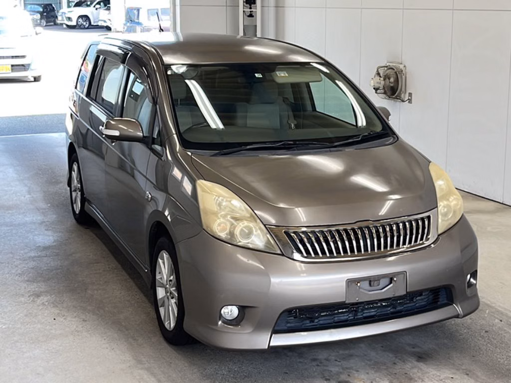 TOYOTA ISIS