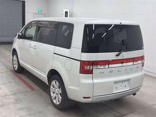 MITSUBISHI DELICA D:5