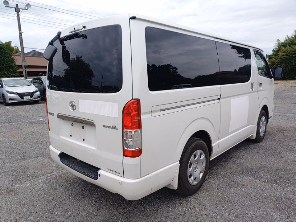 TOYOTA REGIUS ACE