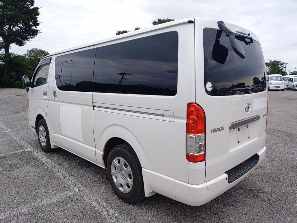 TOYOTA REGIUS ACE