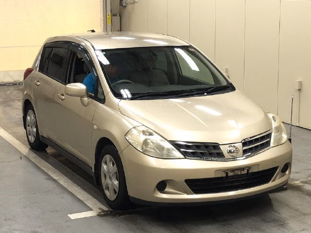 NISSAN TIIDA