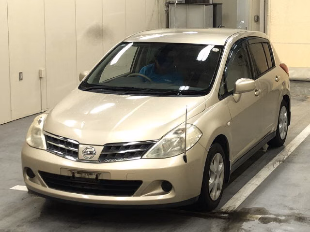 NISSAN TIIDA