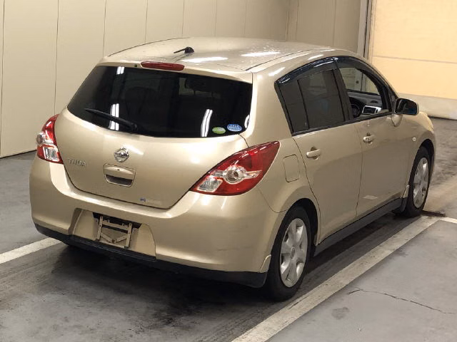 NISSAN TIIDA