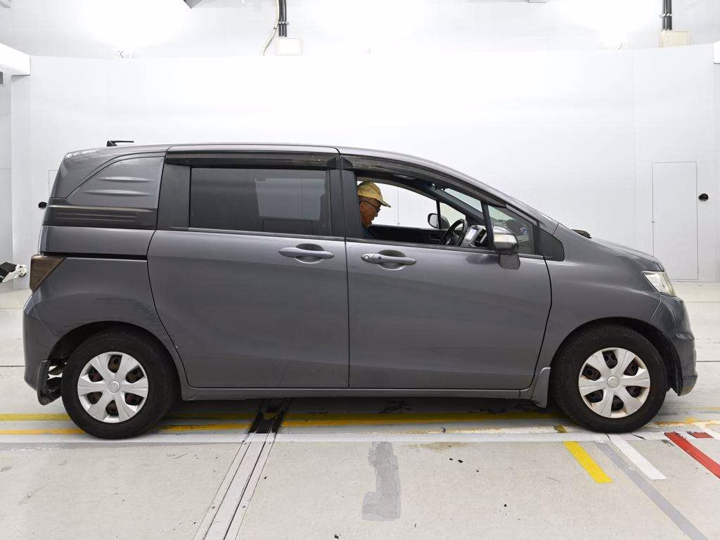 HONDA FREED SPIKE