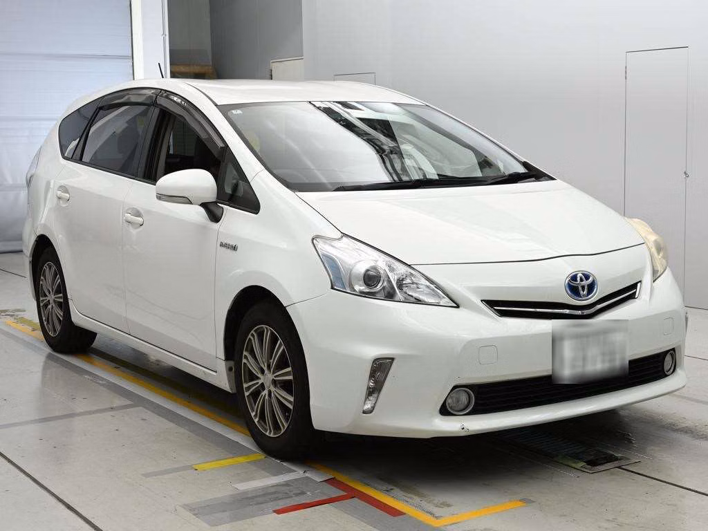 TOYOTA PRIUS ALPHA