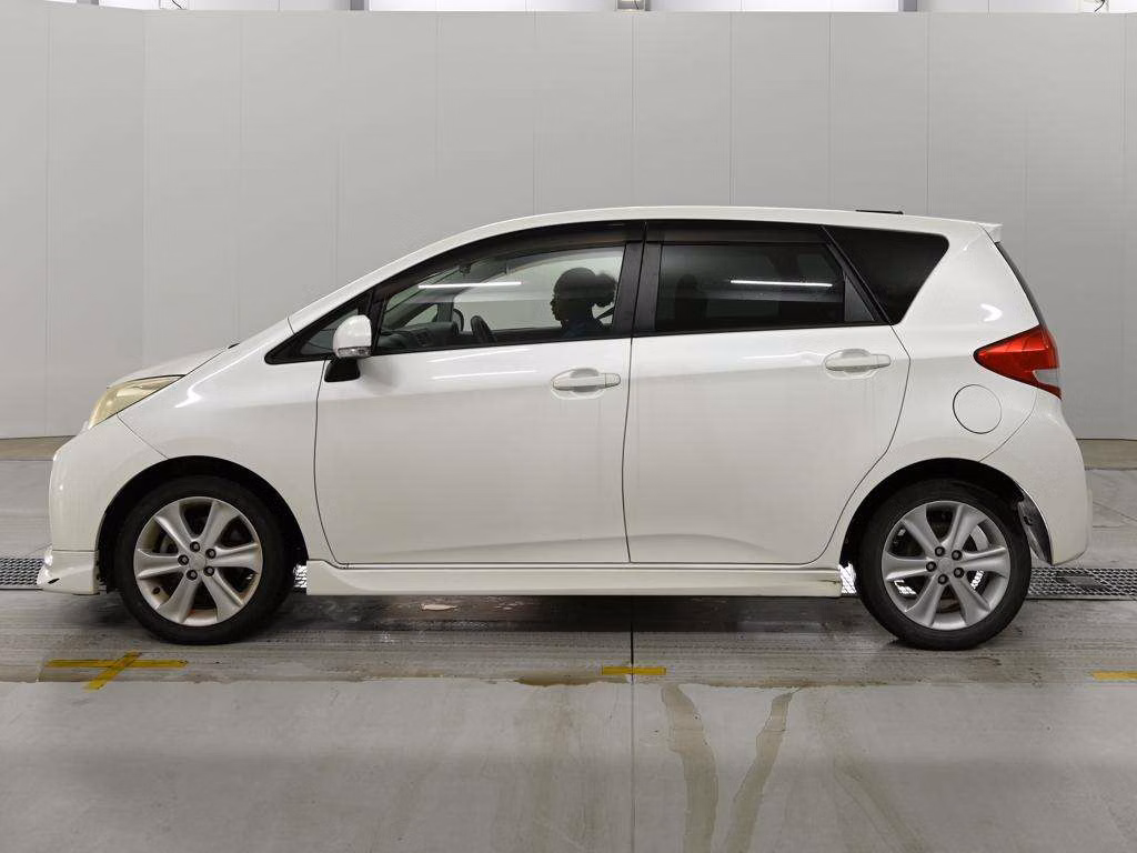 SUBARU TREZIA