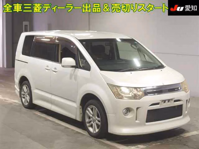 MITSUBISHI DELICA D:5