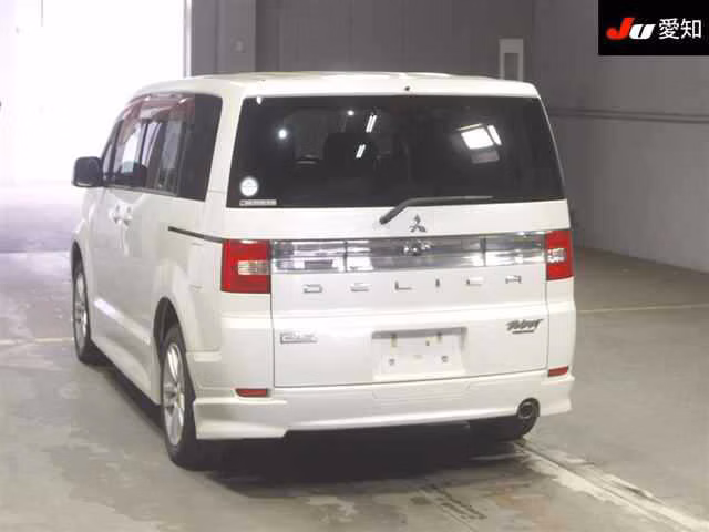 MITSUBISHI DELICA D:5