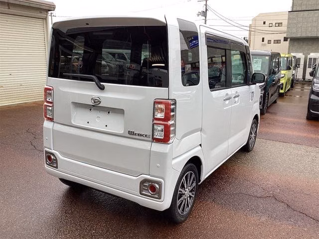 DAIHATSU WAKE