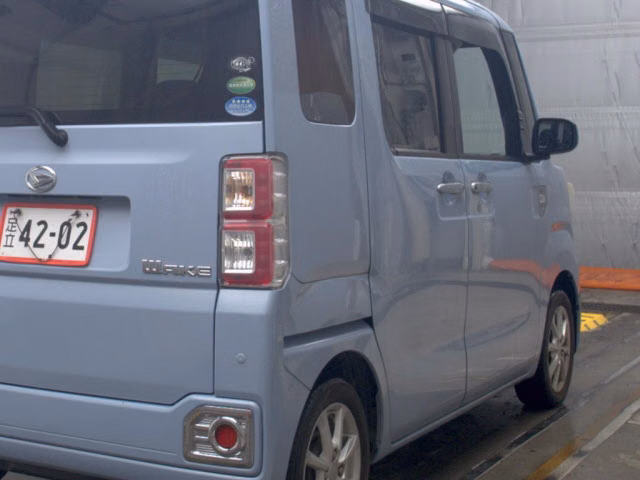 DAIHATSU WAKE