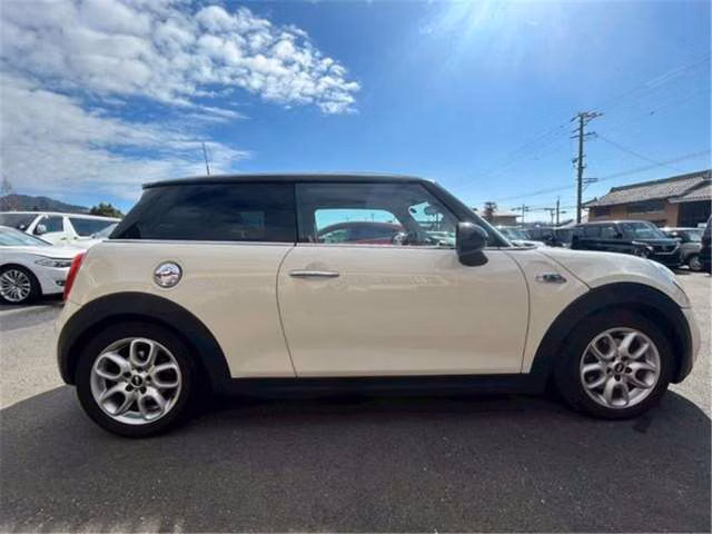 MINI HATCH