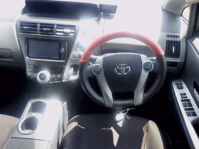 TOYOTA PRIUS ALPHA