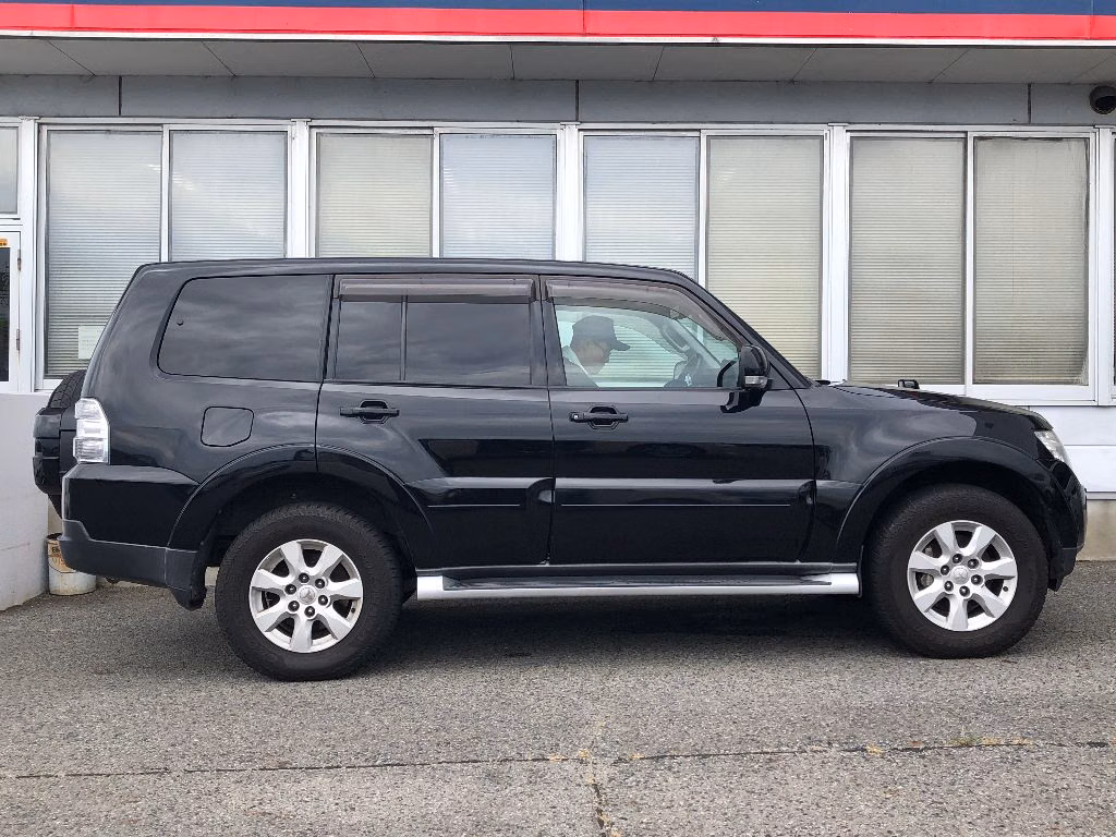 MITSUBISHI PAJERO