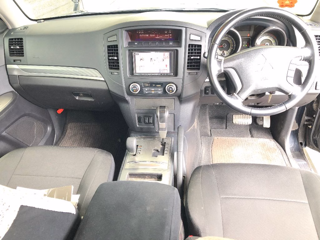 MITSUBISHI PAJERO