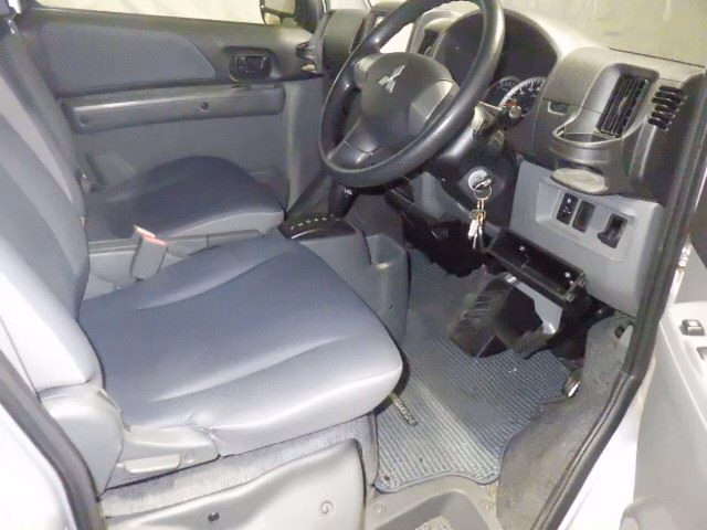 MITSUBISHI MINICAB