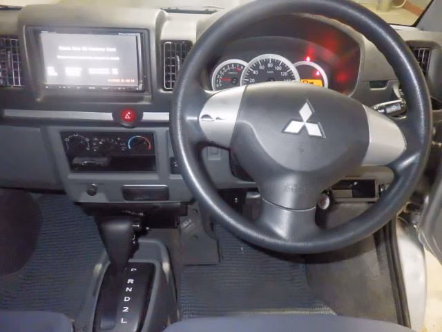 MITSUBISHI MINICAB