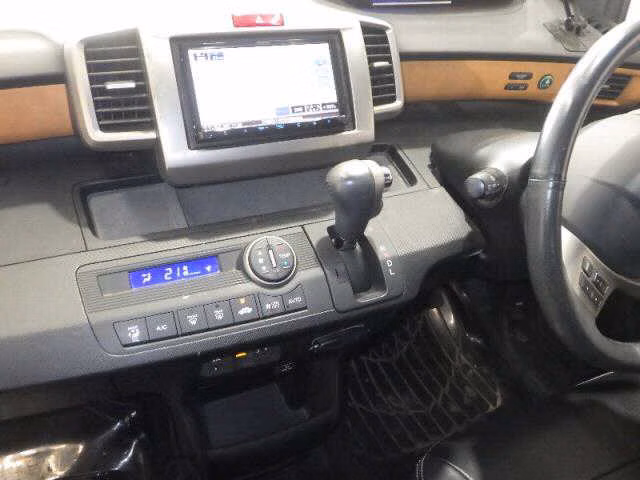 HONDA FREED SPIKE