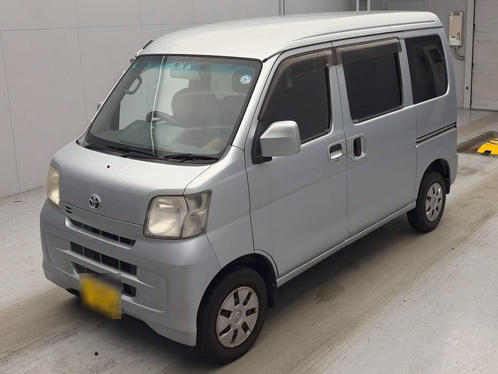 TOYOTA PIXIS VAN