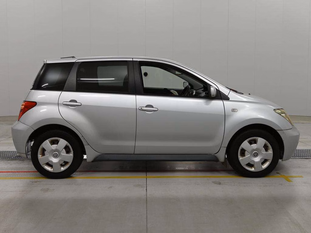 TOYOTA IST