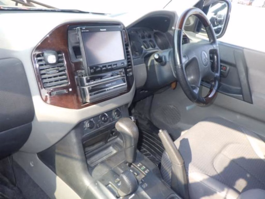 MITSUBISHI PAJERO