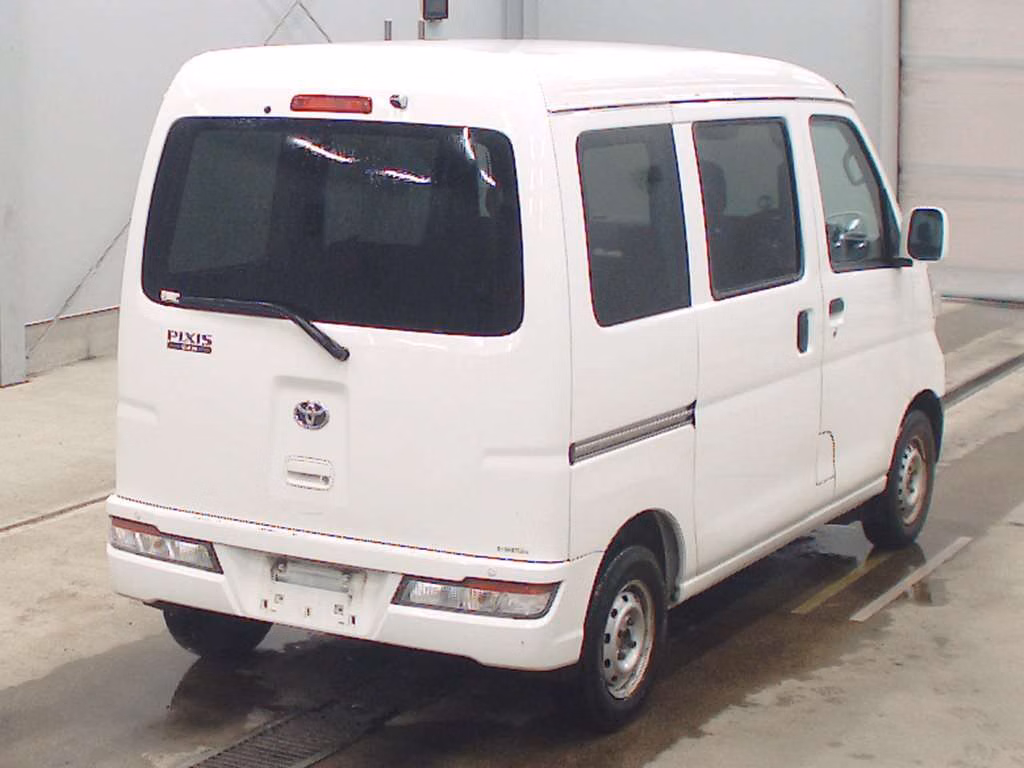 TOYOTA PIXIS VAN