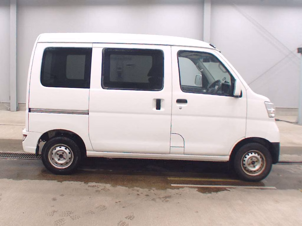 TOYOTA PIXIS VAN