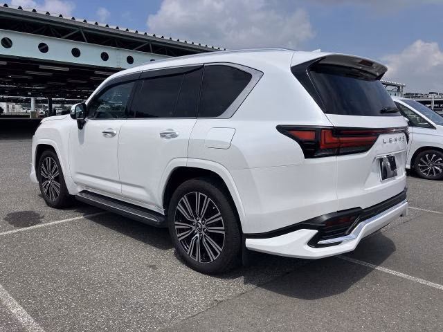 Lexus LX600