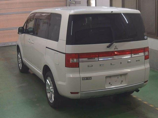 MITSUBISHI DELICA D:5