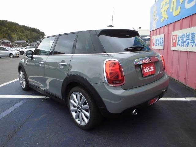 MINI HATCH