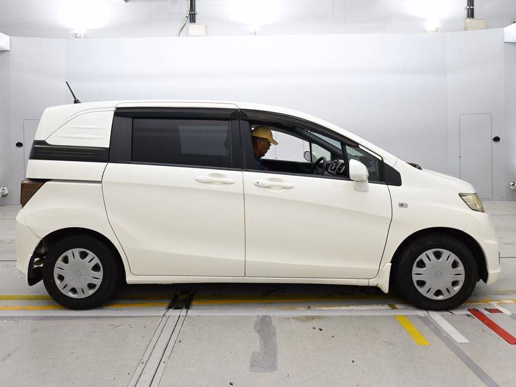 HONDA FREED SPIKE