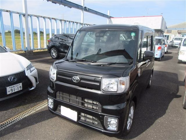 TOYOTA PIXIS MEGA