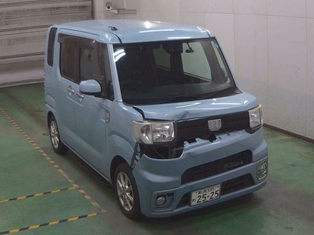 DAIHATSU WAKE