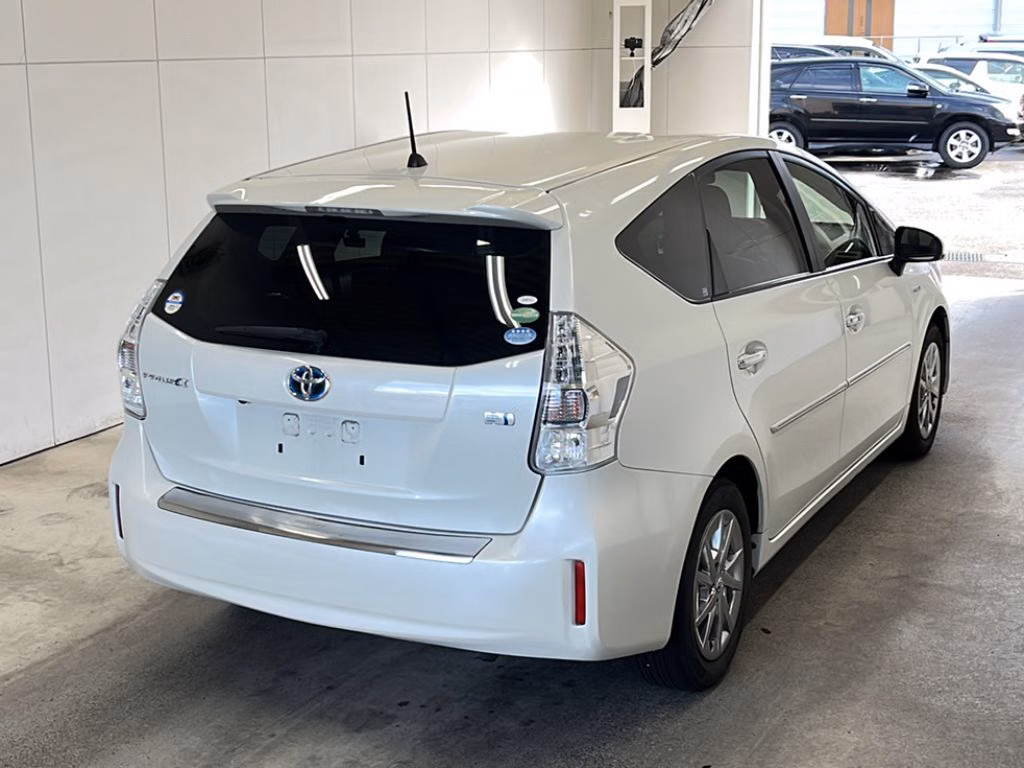 TOYOTA PRIUS ALPHA