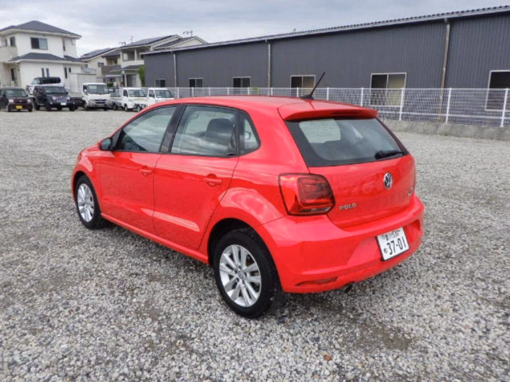 VOLKSWAGEN POLO