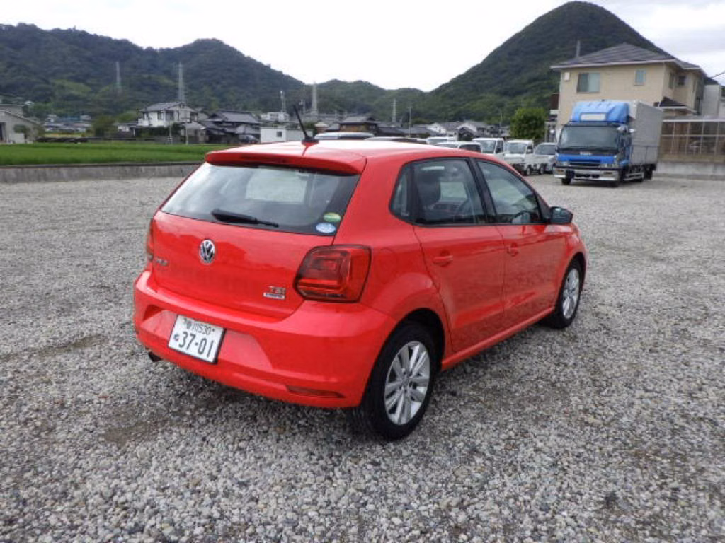 VOLKSWAGEN POLO