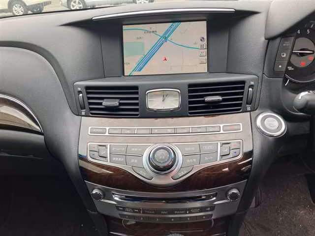 NISSAN FUGA