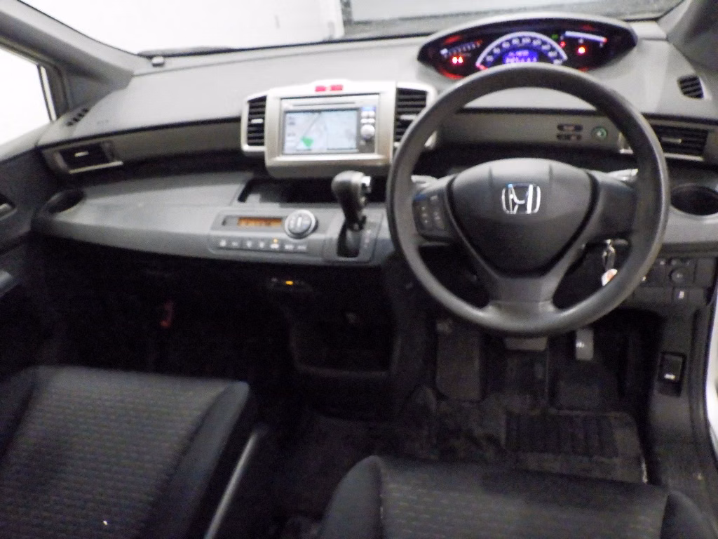 HONDA FREED SPIKE