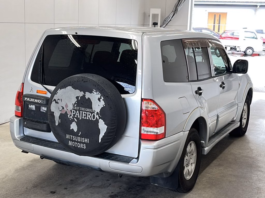 MITSUBISHI PAJERO