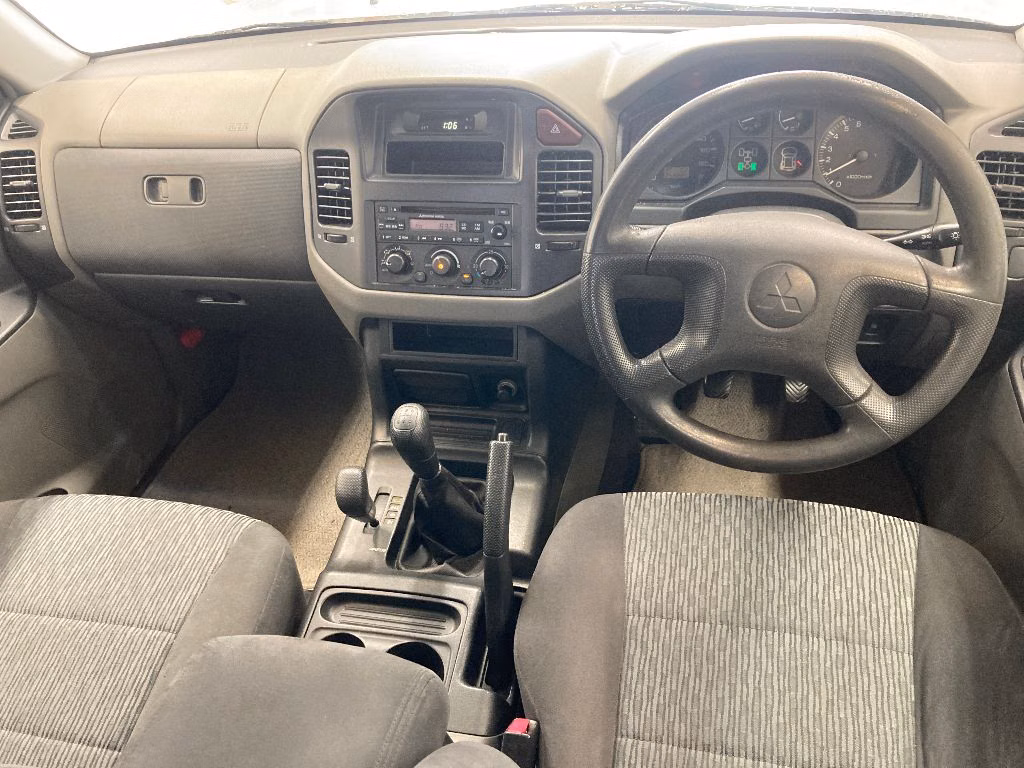 MITSUBISHI PAJERO