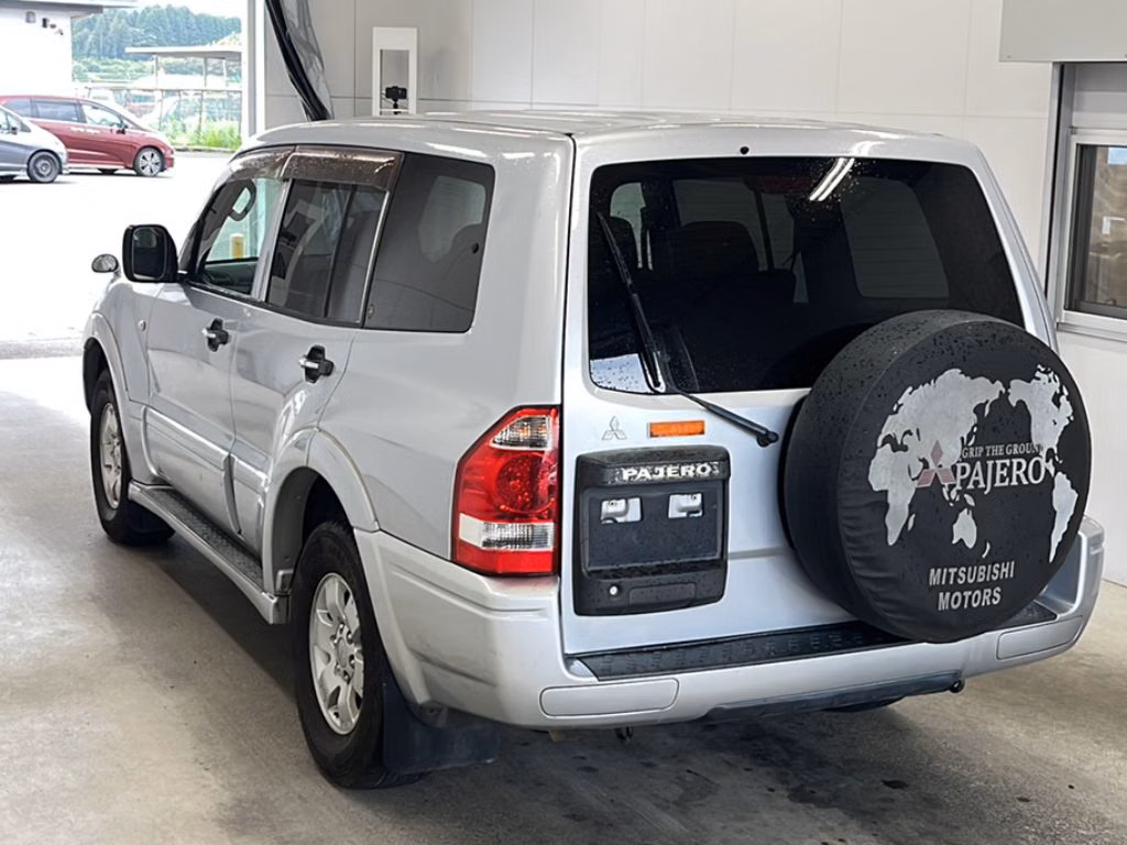 MITSUBISHI PAJERO