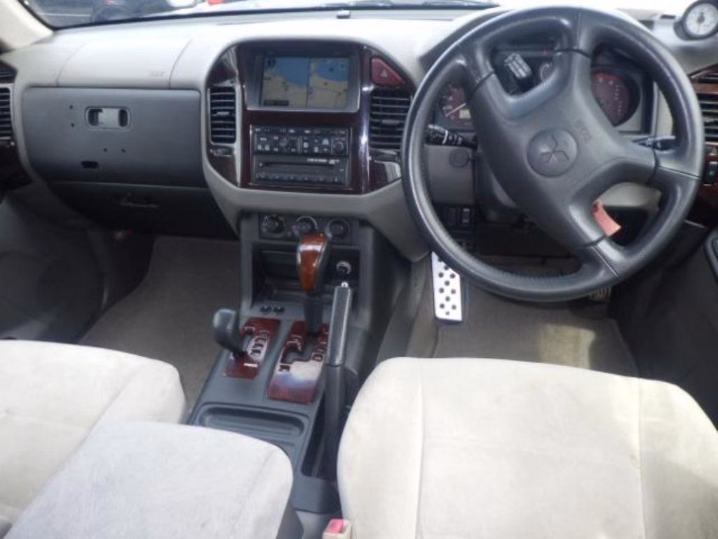 MITSUBISHI PAJERO